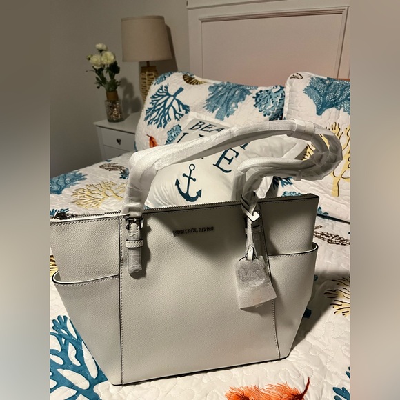 NWT Michael Kors Optic White Jet Set Purse - Picture 11 of 16